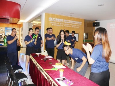 澳鐳,生日會(huì)